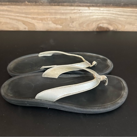Olukai Kulapa Kai Silver Metallic Slip On Flip Flop Sandal Women’s Size 8 - Picture 4 of 10